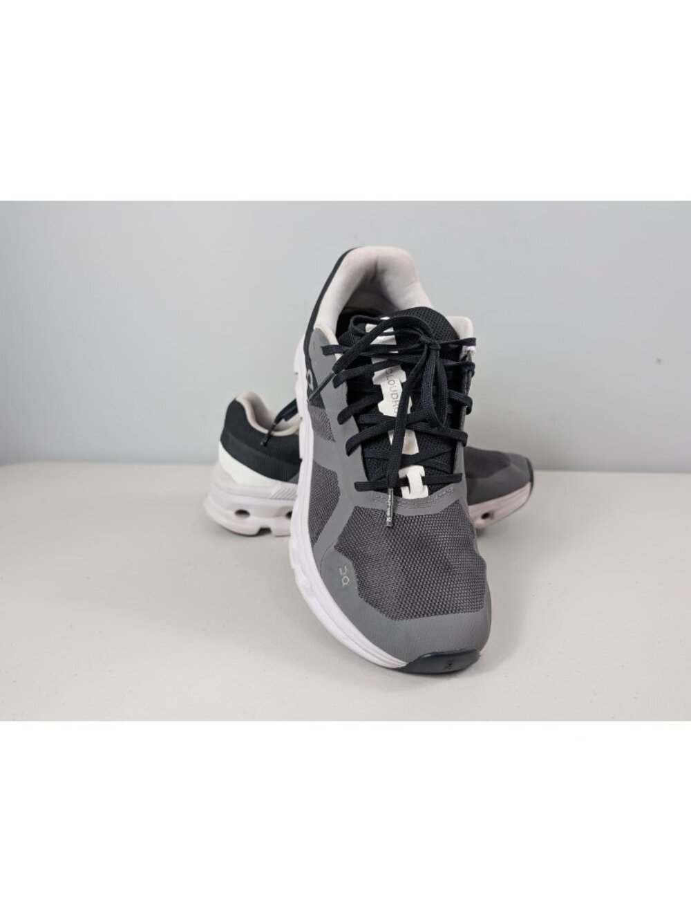 On Cloud runner sneakers in black/gray women's size 9.5